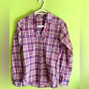 Rock 47 by Wrangler. Size small